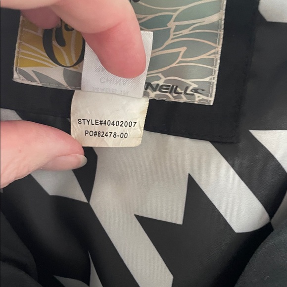 O'Neill Women’s Black Lightweight Puffer Jacket w/ Houndstooth Interior w/ Hood - Picture 3 of 10